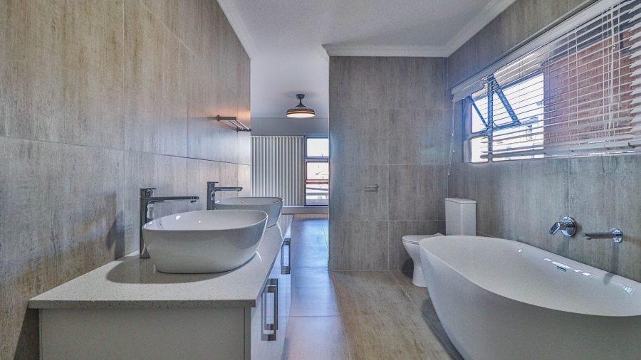 4 Bedroom Property for Sale in Wavecrest Eastern Cape